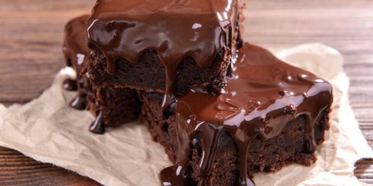 Napravite najsočniji čokoladni kolač! Kremast je i neodoljiv, a pravi se za tili čas