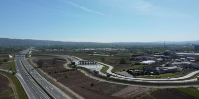 Deonica Moravskog koridora od Vrnjačke Banje do Vrbe biće završena najkasnije u novembru, a kada je u pitanju deonica koja će povezati Kraljevo i Čačak, očekuje se da ona bude puštena u saobraćaj u maju sledeće godine, čime će biti kompletiran ceo autoput.