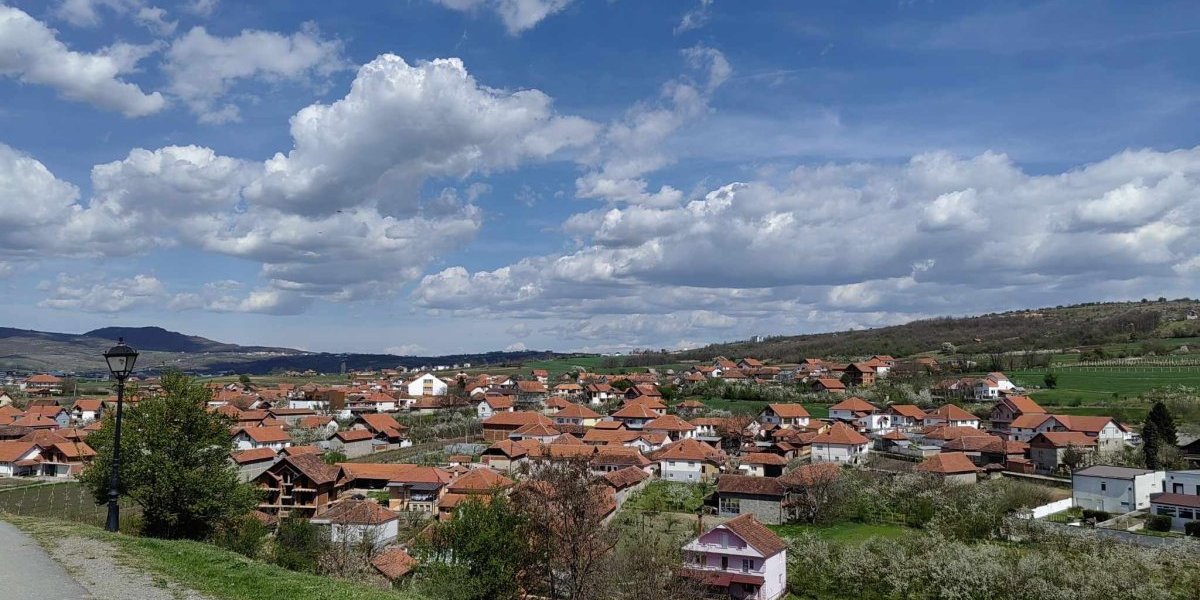 Šilovo ima 1200 stanovnika, a prema podacima iz mesne kancelarije četvrtinu čine deca
