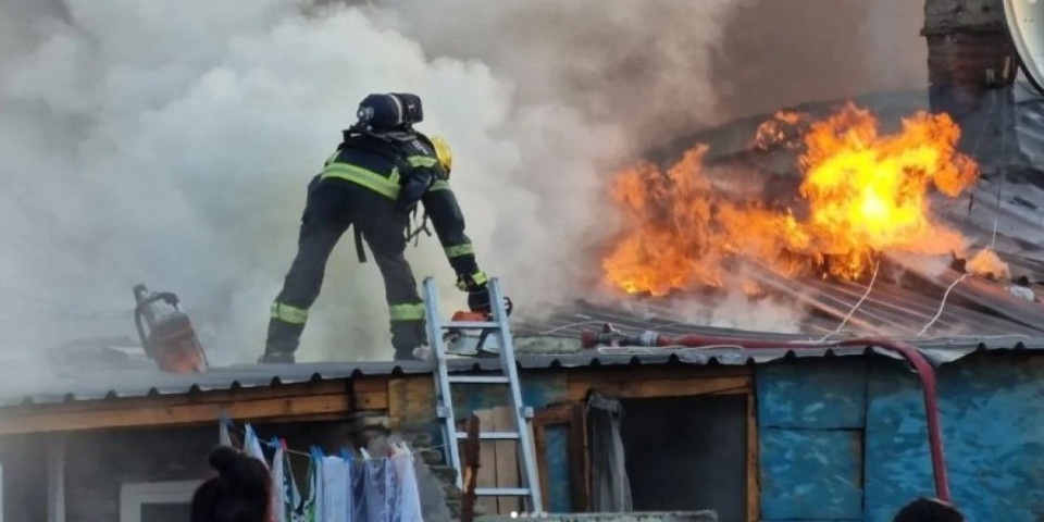 Požar na Čukarici: Zapalile se barake kod vojnih zgrada