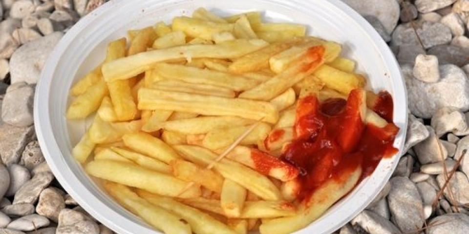 Stručnjaci upozoravaju: Ne prejedajte se pomfritom - Možete dobiti ovu opaku bolest