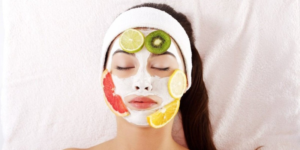 Prirodna voćna maska koju Srpkinje obožavaju: Jednostavan trik za blistavu i negovanu kožu