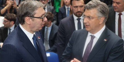 Predsednik Aleksandar Vučić izjavio je danas u Kopenhagenu da je razgovarao sa hrvatskim premijerom Andrejom Plenkovićem o Naftnoj industriji Srbije, i da on razume težinu situacije, ali da su za to pre svega nadležni Rusi i Amerikanci, a ne Evropa.