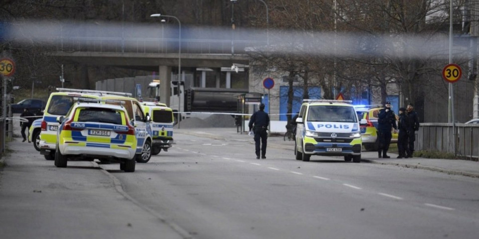 Napao žene oštrim predmetom! Drama u Švedskoj: Policija upucala muškarca, više osoba završilo u bolnici