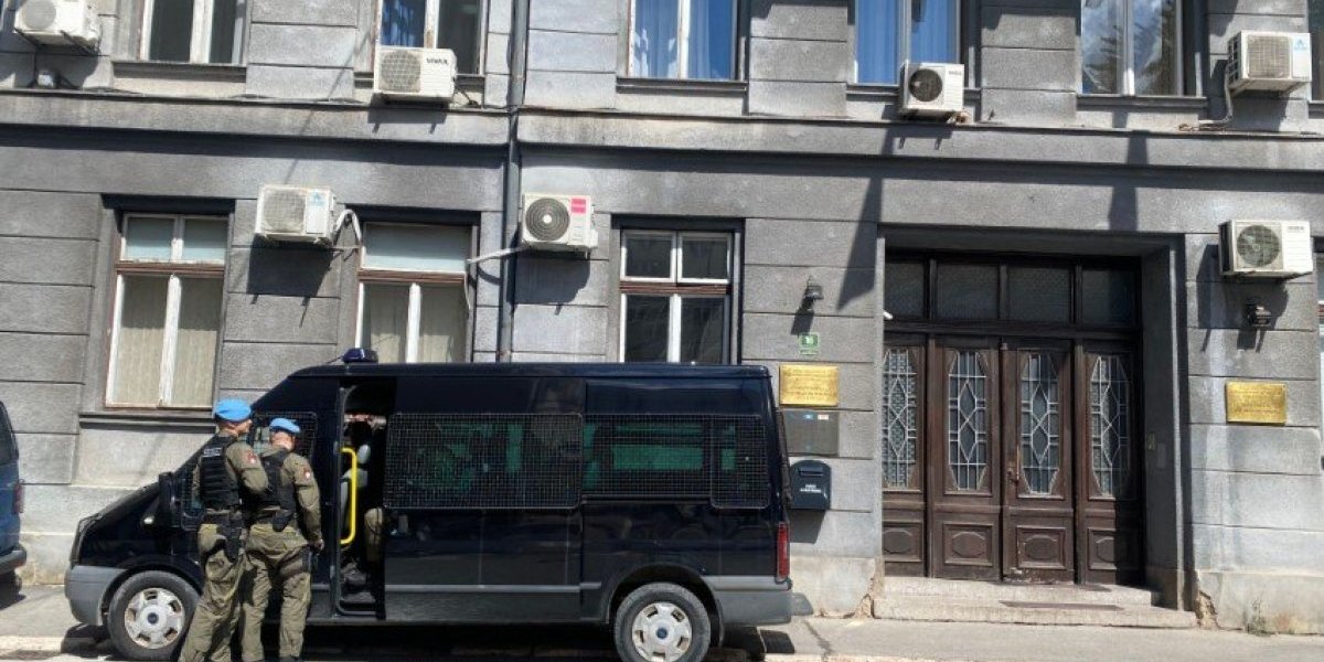 Kosovar uhapšen u Sarajevu sa punim pištoljem! Mladić (29) iz Prizrena imao opasan plan?!