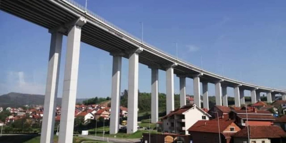 Lančani sudar na mostu Vrla, povređene četiri osobe: Udes kod Vladičinog Hana