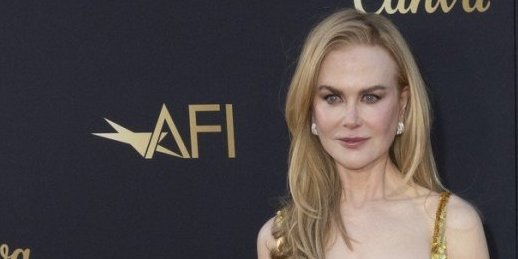 Grudi Nikol Kidman pucaju, dekolte se otima kontroli-Jedan pogrešan korak i sve bi ispalo (FOTO)