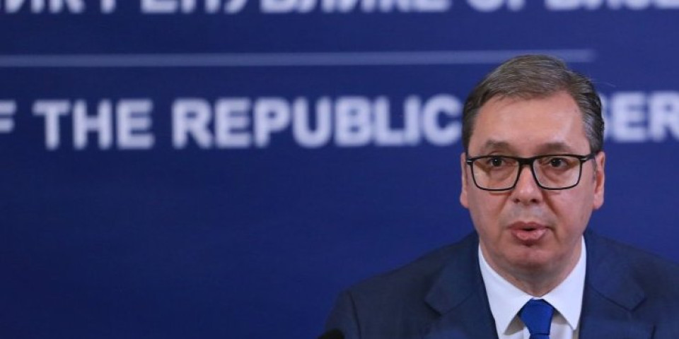 Predsednik Vučić uputio saučešće povodom smrti vajara i člana SANU Svetomira Arsića Basare