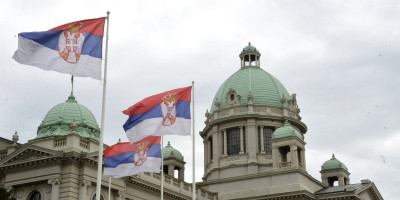 Forum pravnika Srbije uputio je danas otvoreno pismo predsednici Narodne skupštine Republike Srbije i Odboru za pravosuđe, državnu upravu i lokalnu samoupravu u kojem ih obaveštava o zabrinjavajućem stanju u srpskom pravosuđu zbog učestalog političkog angažovanja pojedinih sudija i javnih tužilaca, te sukoba i mogućeg političkog uticaja na rad Visokog saveta tužilaštva (VST) kojima se podriva integritet pravosudnog sistema i narušava poverenje građana u rad pravosudnih organa i državnih institucija.