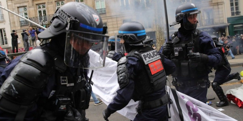 Uzbuna! Francuska izvodi 30.000 policajaca na ulice! Opasnost, neredi - javio se on i upozorio!