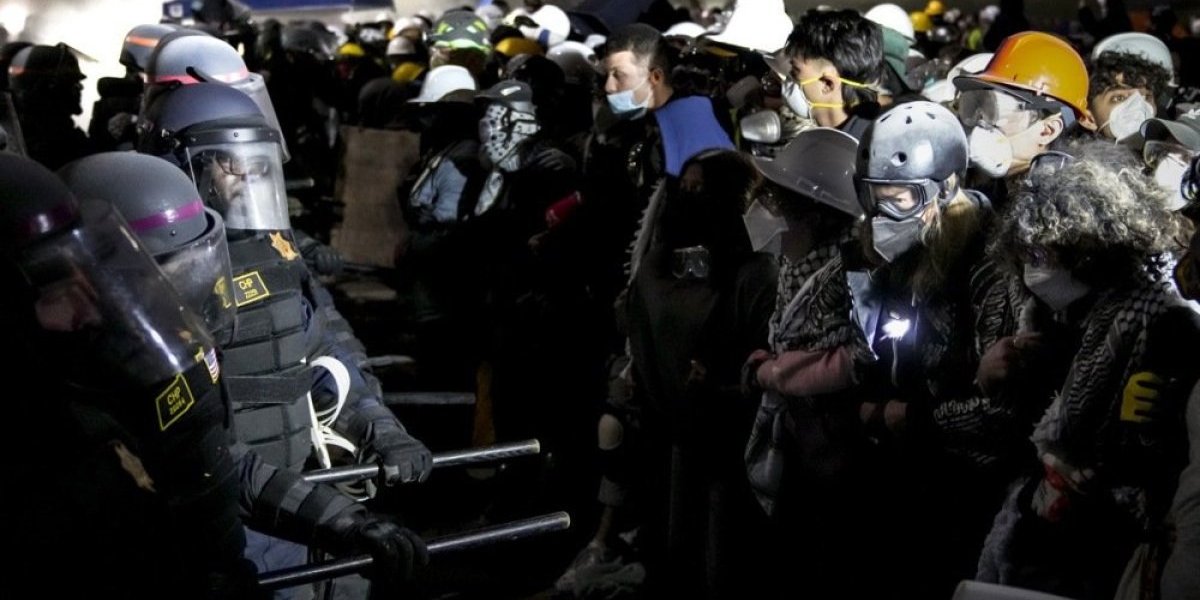 Šta radi srpsko pravosuđe? Ovako demokratska Amerika postupa sa političarima koji napadaju policiju (VIDEO)