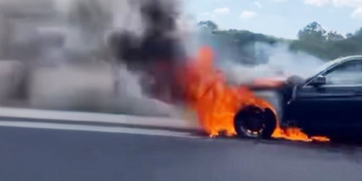 "K'o da je neka vradžbina!" Zapalio se automobil kod Bubanj potoka (VIDEO)