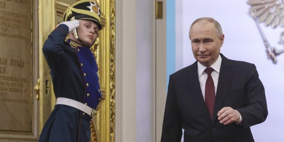 "Nevidljivi su!" Britanci primetili kod Putina nešto na paradi 9. maja, sada tvrde: To nosi od 2023!