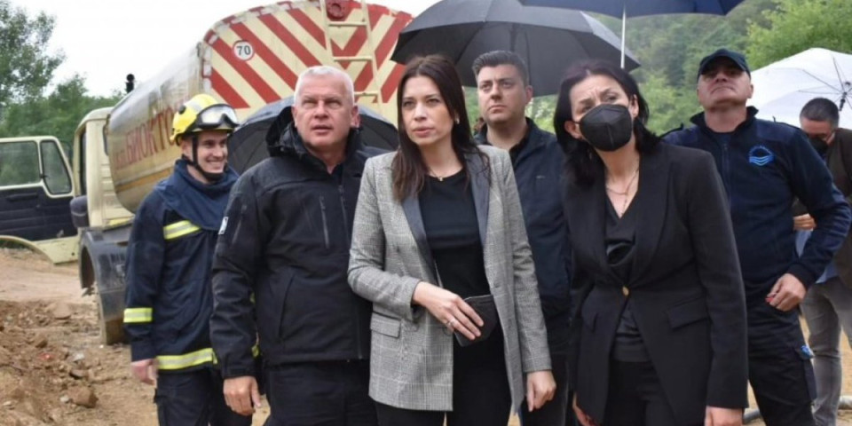 Hitan sastanak nadležnih službi u Užicu: Ministarka Vujović na terenu zbog požara na deponiji "Duboko" (FOTO)