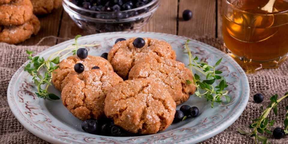 Posni padobranci za Nikoljdan: Omiljeni kolač svih Jugoslovena, brz i sočan