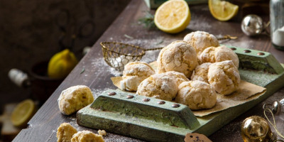 Padobranci su starinski kolač koji je rado bio viđen na svakoj proslavi širom bivše Jugoslavije, a po ovom jednostavnom receptu sigurno će vam uspeti iz prve.