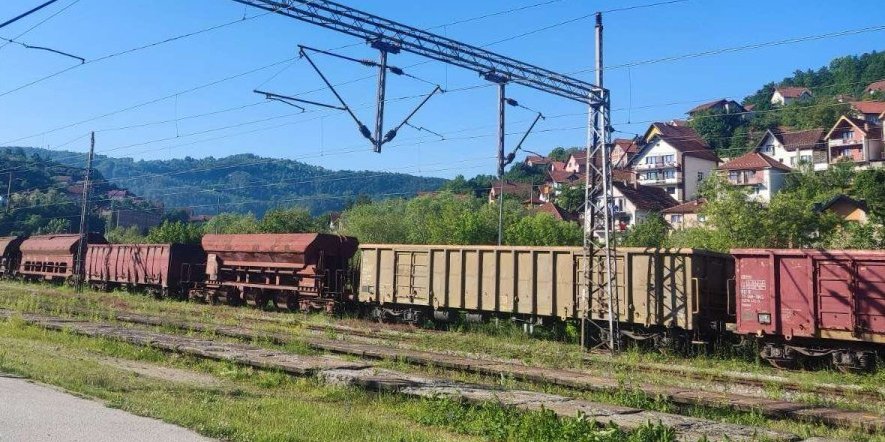 Teretni vagon iskliznuo iz šina! Drumski i železnički saobraćaj u prekidu kod sela Melenci!