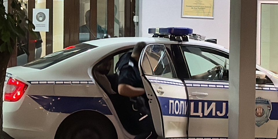 Misterija krvoprolića na Zvezdari: Muškarac izboden, devojka nađena krvava