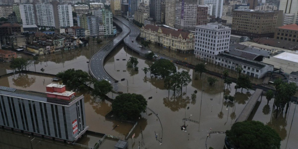Apokaliptične poplave! Živote izgubilo više od 100 ljudi, oglasio se predsednik: "Ovo je katastrofa" (FOTO/VIDEO)