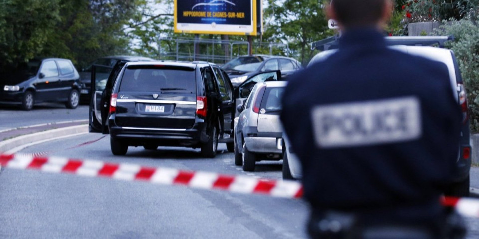 Stravične scene u Francuskoj! Jedna osoba ubijena, dve povređene u napadu nožem! (FOTO)