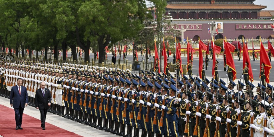 Ovo je najjača poruka Zapadu: Vojna parada u Pekingu - Putin glavni gost! (VIDEO)