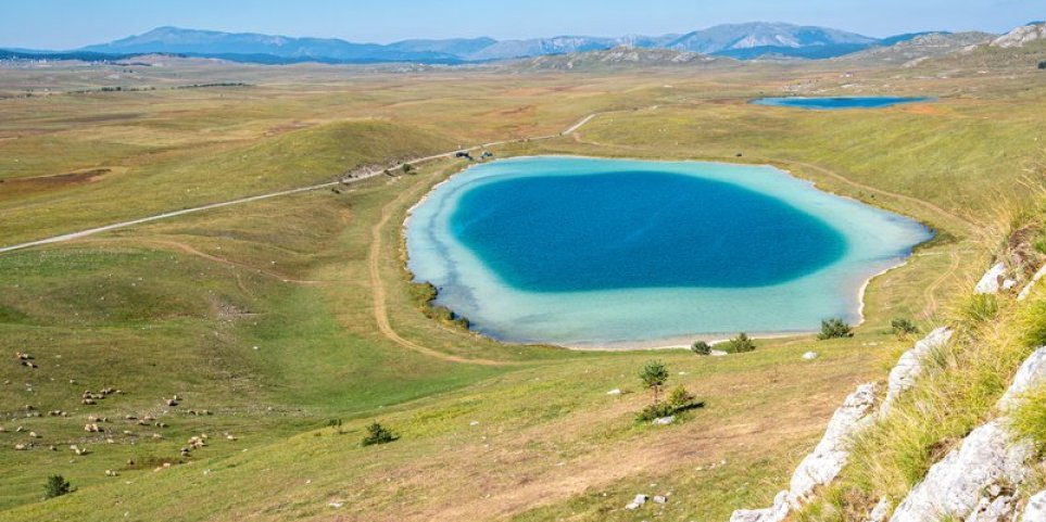Najlepše jezero koje je odnelo mnogo duša! Smatra se đavoljim - ni najbolji plivači iz njega nisu isplivali, a nalazi se na Durmitoru (FOTO)