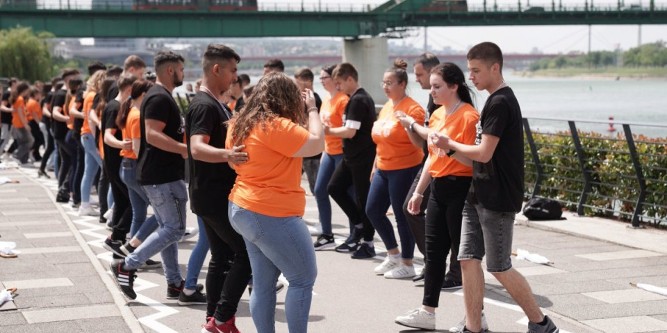 Tradicionalni maturantski ples 21. maja: Mladi pozivaju na toleranciju i prijateljstvo