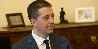Marko Đurić, ministar spoljnih poslova Srbije, izjavio je danas da je Srbija neprekidno pod pritiskom da odustane od nezavisnog kursa, ali da je naše uverenje da spoljnu politiku formulišemo na osnovu naših nacionalnih i državnih interesa.