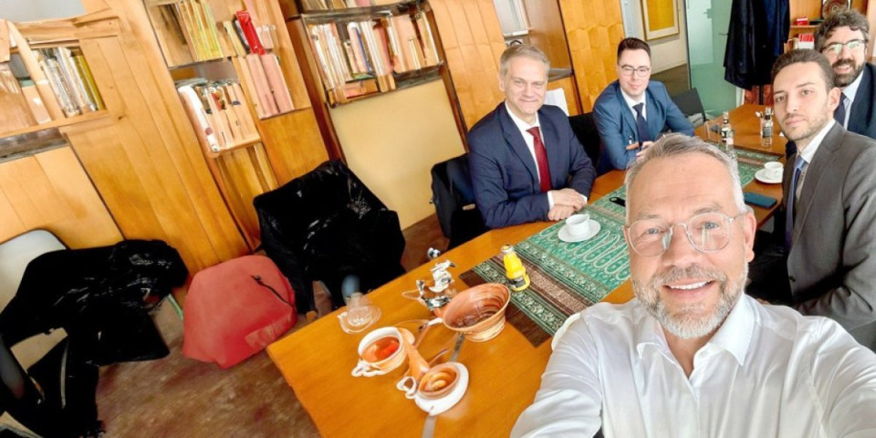 Srbomrzac i mentor srpske opozicije na visini zadatka! Rot se zahvalio Milojku Spajiću za rezoluciju o genocidu u Srebrenici