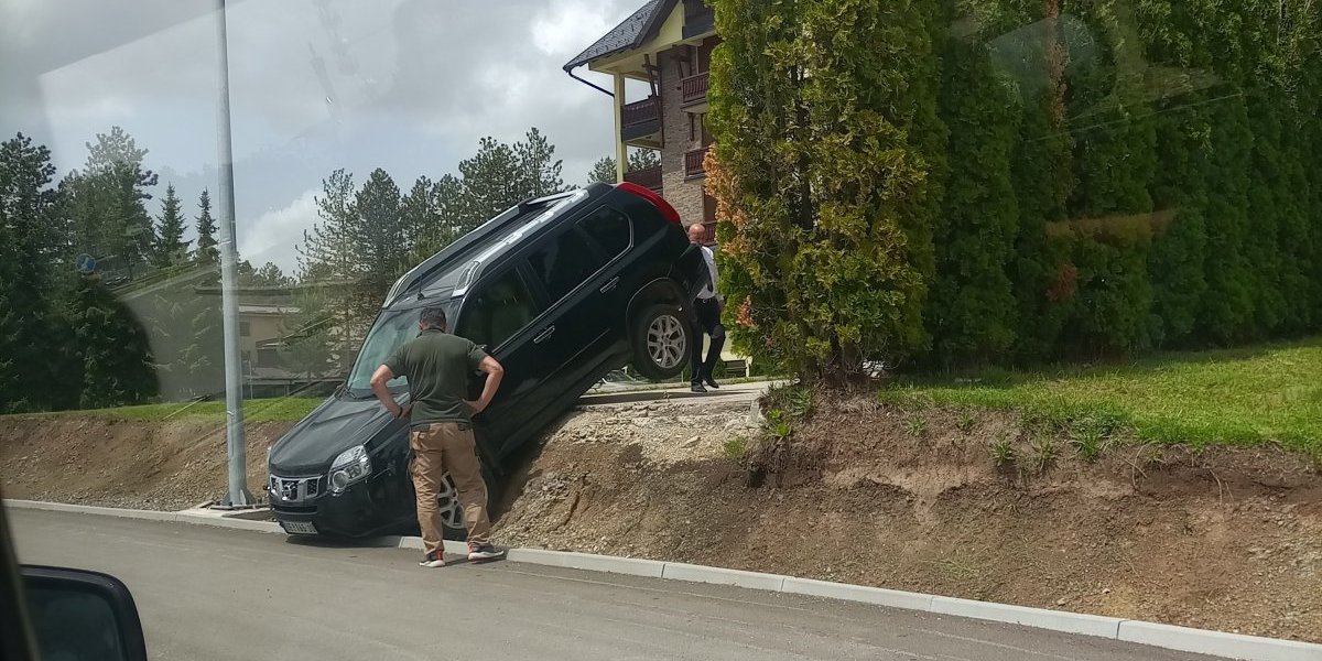 Umesto nazad, krenuo napred, pa niz obalu! Nesvakidašnji prizor na Zlatiboru!