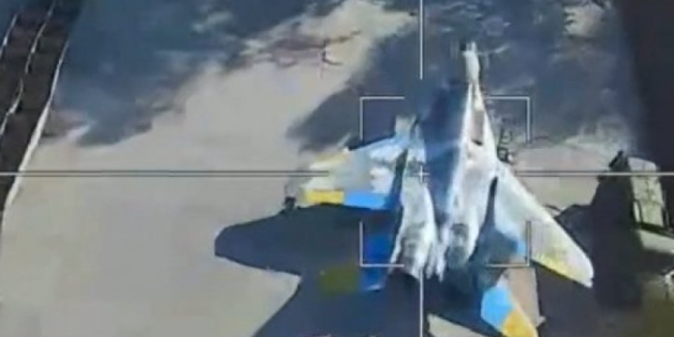 (VIDEO) Kakav snimak! Ode MiG u paramparčad! Rusi pronašli grupu letelica, pa lansirali "iskander" - rezultat je jasan!