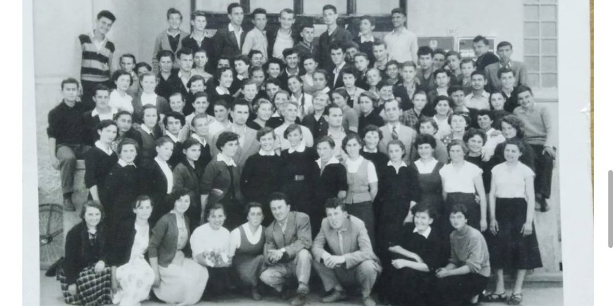 Prva generacija Ekonomske škole u Paraćinu