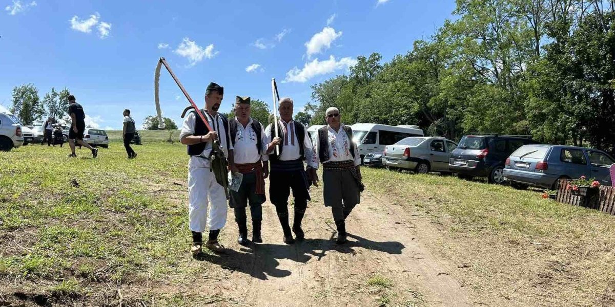 Šumadijo, Šumadijo ko bi tebe ostavio! Usred narodnog veselja uzeli ljudi kose u ruke, evo šta su naumili (FOTO)