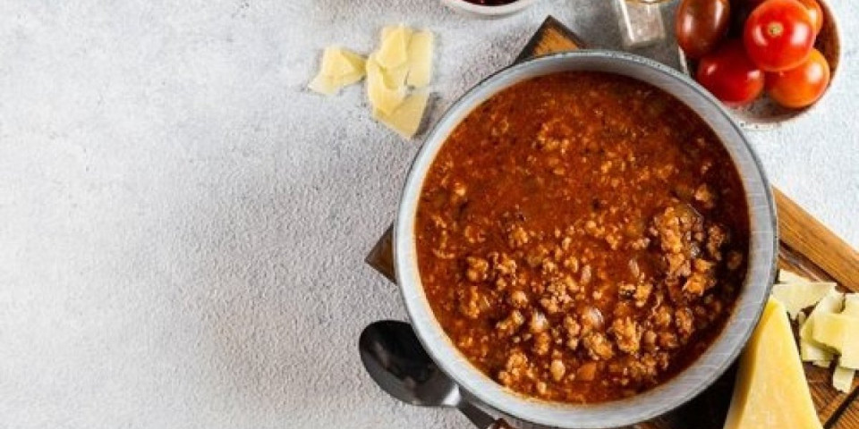 Napravite bolonjeze sos po receptu najpoznatijeg italijanskog kuvara! Tajna je u jednom sastojku (VIDEO)