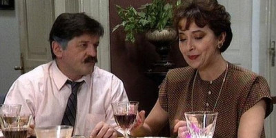 Sofija Sibinović, srpska harfistkinja, poznatija pod umetničkim imenom Harp lady, izvodi brojna poznata muzička dela na harfi i objavljuje ih na svom Instagram profilu.