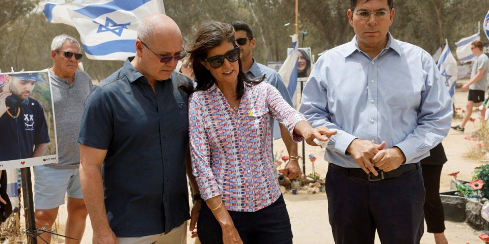 Šta reći?! Niki Hejli na izraelskoj raketi namenjenoj Gazi napisala ''dokrajčite ih''!