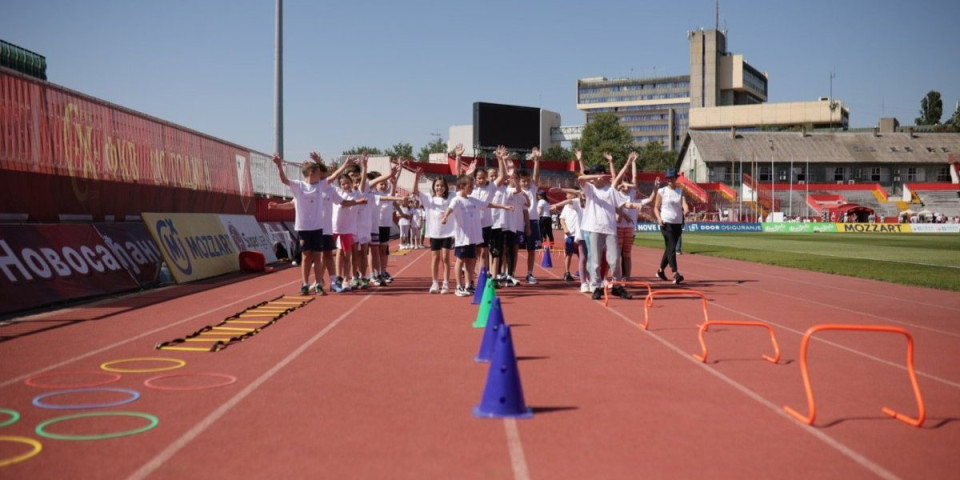 Sportski dan za razmrdavanje: 400 dece na stadionu Voše