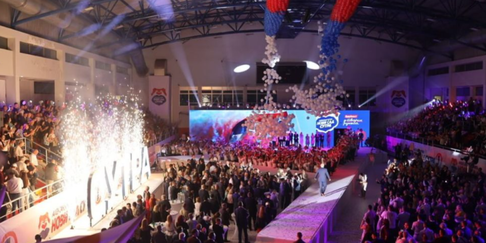 Ovo u Srbiji nikad nije viđeno! Spektakularna konvencija SNS u SC "Slana bara": Svi na jednom mestu, za bolje sutra! (FOTO)