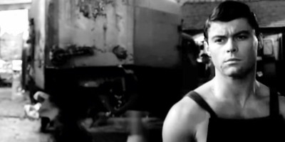 Glumac Radomir Rade Vergović igrao je glavnu ulogu u filmu "Vrata ostaju otvorena" zajedno sa Milenom Dravić nakon čega je zauvek napustio taj poziv.