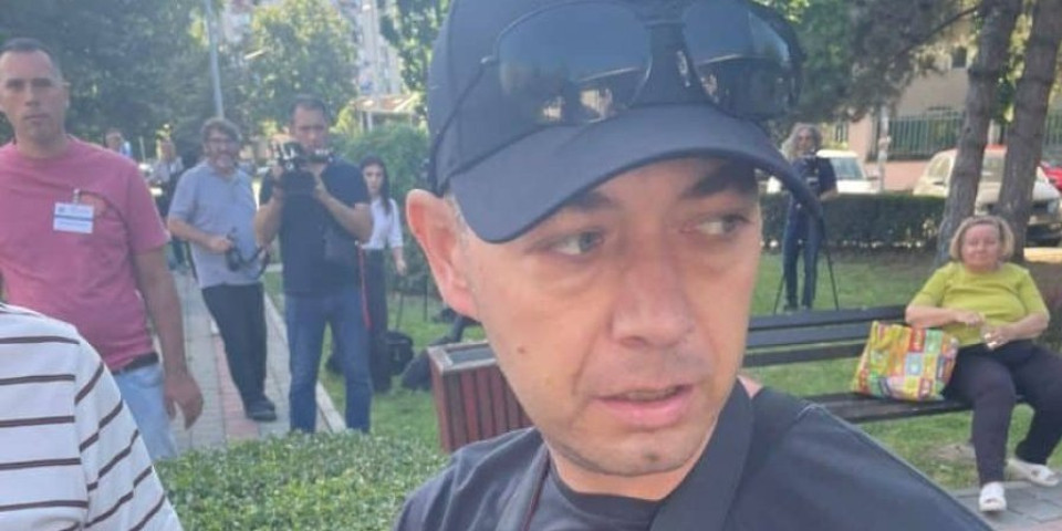 Puca od muke - Fašista i separatista iz Novog Sada baš očajan jer se većinska i mirna Srbija nije uplašila!