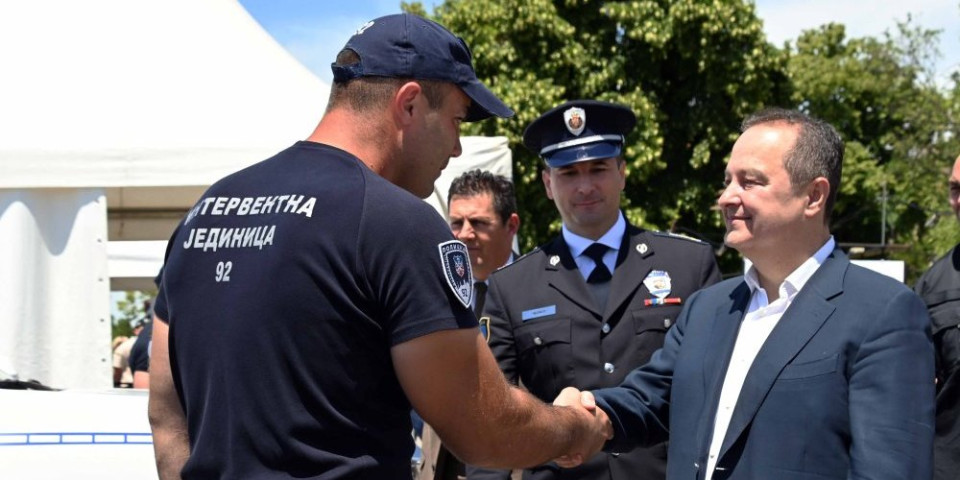 Dačić jasno poručio u Nastavnom centru "Makiš": Bez jake vojske i policije nema ni jake države!