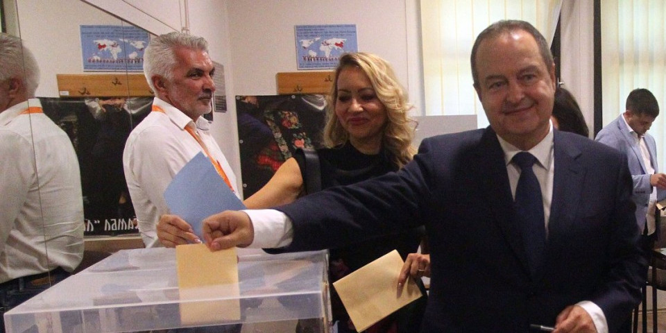 Dačić glasao na Dedinju pa poručio: Ovo su izbori od nacionalnog značaja!