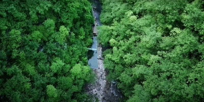 U Visočkoj banji, poznatoj kao srpski Tajland, lečenje raznih bolesti je potpuno besplatno, a smeštaj u zavisnosti od lokacije može se naći već za 2.000 dinara,