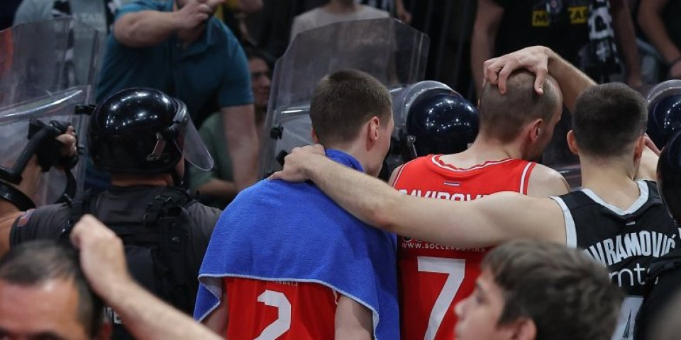 Igrači se povukli u svlačionice! Incident u "Beogradskoj areni" (VIDEO)