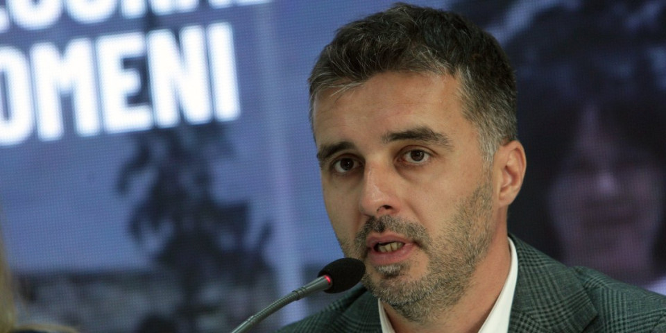Savo je gubitnik! Opozicioni novinar žestoko udario po Manojloviću (VIDEO)