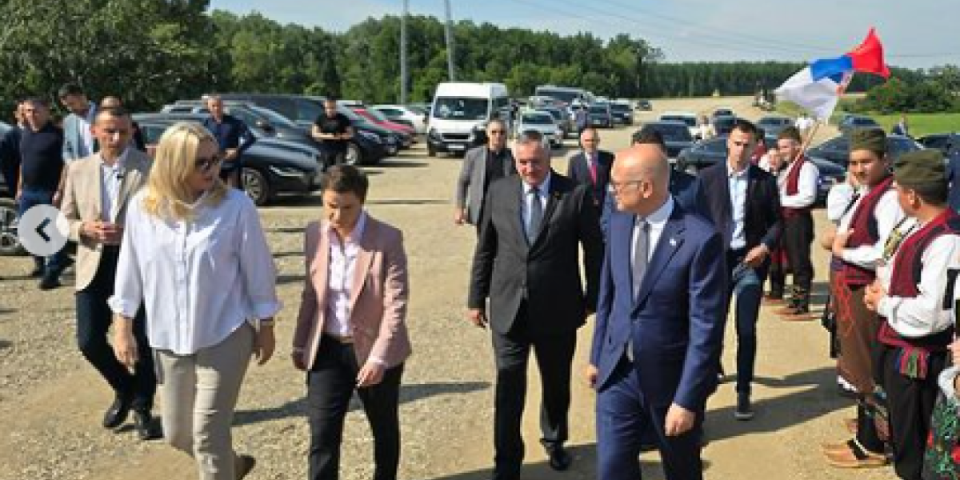 Srbija i Srpska, jedan narod! Premijer Miloš Vučević dočekao drage prijatelje na graničnom prelazu Sremska Rača