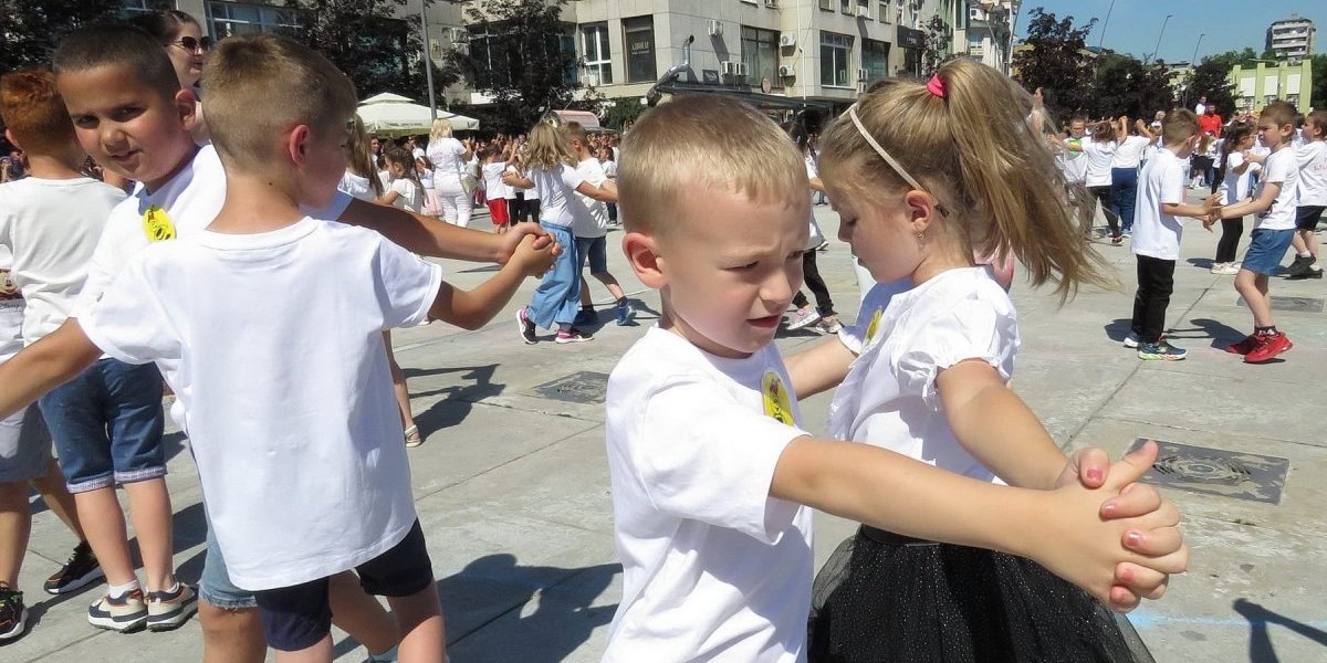 (VIDEO) Da li ste čuli za malu, malu, malu maturu? Najveselija je!