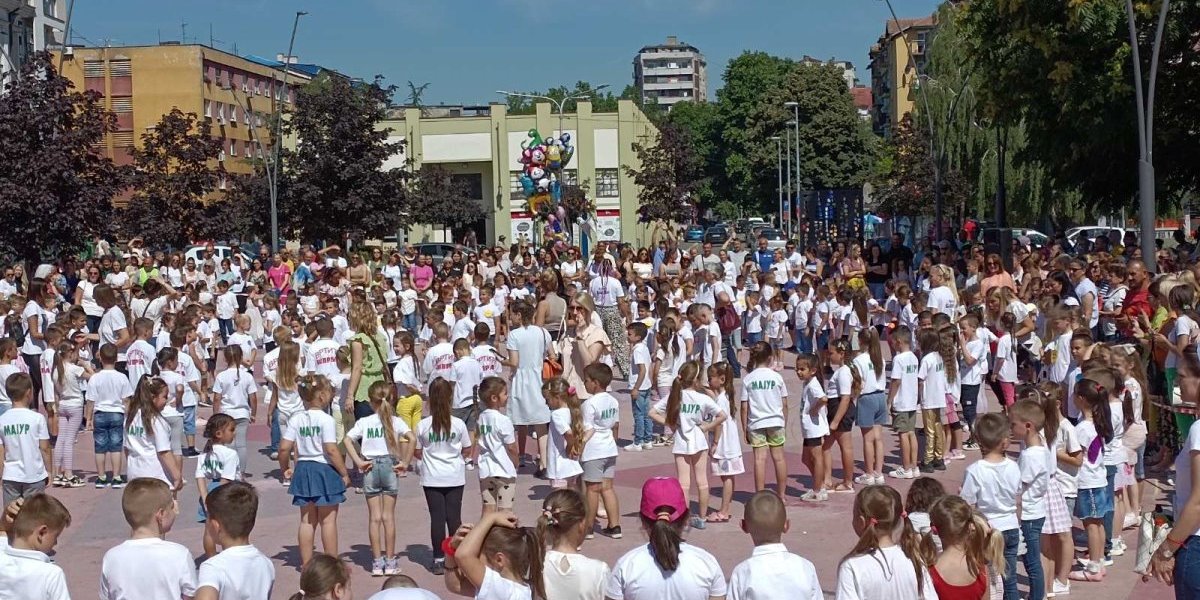 Predškolci na šabačkom Trgu