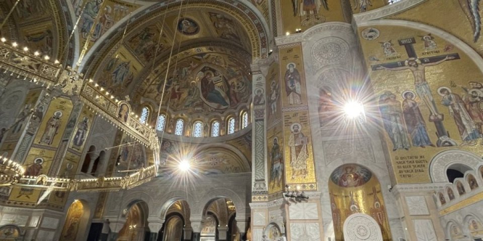 Održana liturgija na praznik Bogojavljenja: Ove reči patrijarha Porfirija obavezno poslušajte