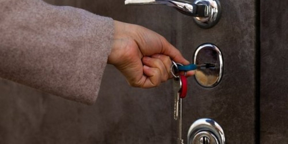 Ne ostavljajte noću ključ u bravi: Opasna greška koja može skupo da vas košta
